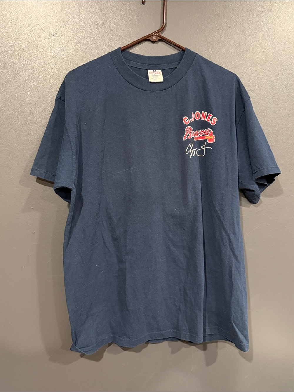 Atlanta Braves 1998 Chippwr Jones Short-Sleeve Crewneck T-Shirt